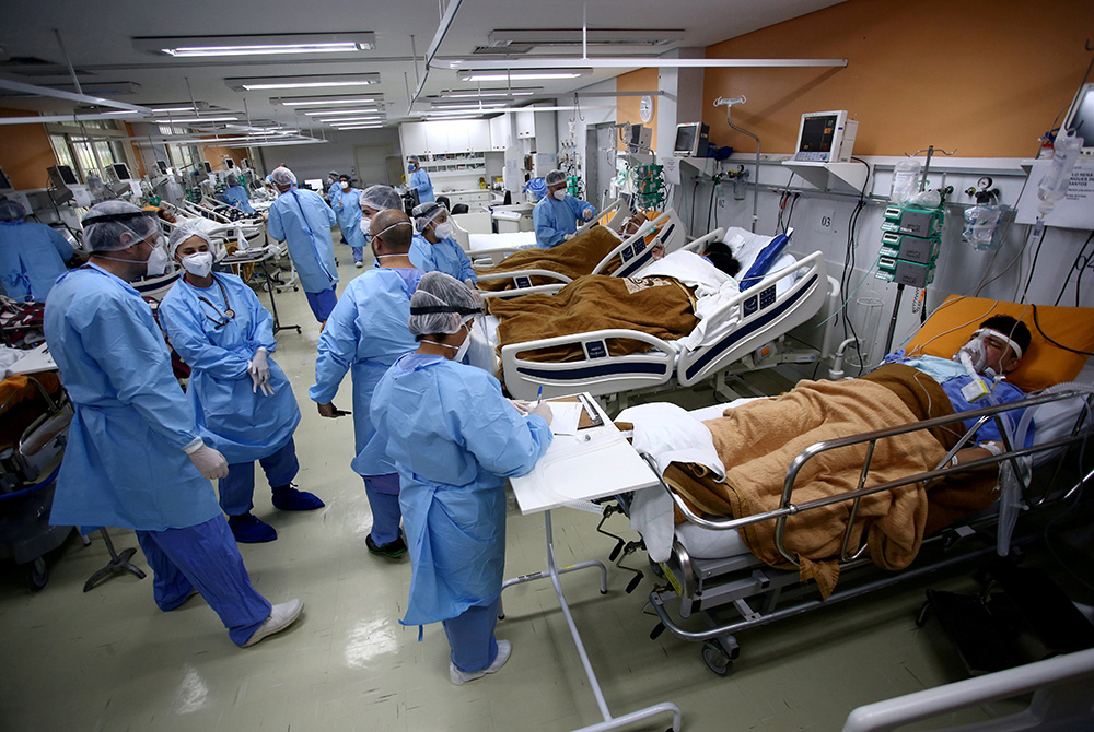 Medical workers take care of patients in the emergency room of the Nossa Senhora da Conceicao hospital March 11 in Porto Alegre, Brazil. (CNS/Reuters/Diego Vara) Medical workers take care of patients in the emergency room of the Nossa Senhora da Conceicao hospital March 11 in Porto Alegre, Brazil. (CNS/Reuters/Diego Vara)