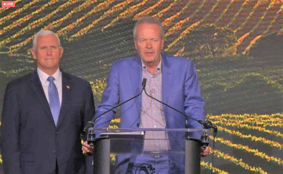 Napa Institute co-founder Timothy Busch gave former Vice President Mike Pence an award to honor his commitment to pro-life causes at the Napa Institute summer conference July 27. (NCR screenshot)