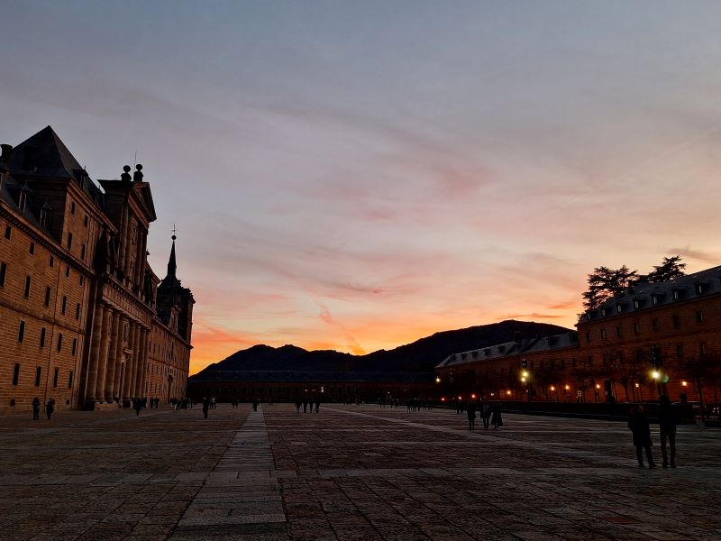 Monasterio El Escorial Atardecer frente al Monasterio de San Lorenzo de El Escorial, en Madrid España. (Foto: Magda Bennásar)
