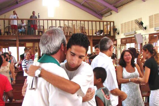 "La eucaristía como misterio central de nuestra fe ha de vivirse en la dinámica de esa mutua pertenencia: la eucaristía nos lanza a la vida y la vida es la que se celebra en la eucaristía": teóloga laica Consuelo Vélez. (Foto: cortesía Religión Digital) "La eucaristía como misterio central de nuestra fe ha de vivirse en la dinámica de esa mutua pertenencia: la eucaristía nos lanza a la vida y la vida es la que se celebra en la eucaristía": teóloga laica Consuelo Vélez. (Foto: cortesía Religión Digital)