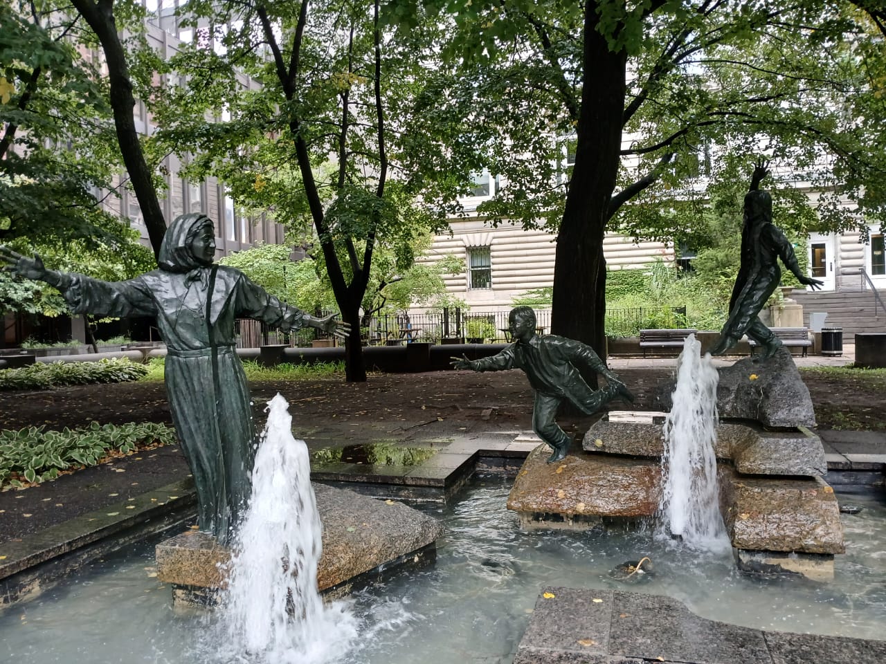 Escultura de santa Marguerite Bourgeoys en Montreal. (Foto: Sandra Sierra) Sculpture of St. Marguerite Bourgeoys in Montreal (Photo: Sandra Sierra)