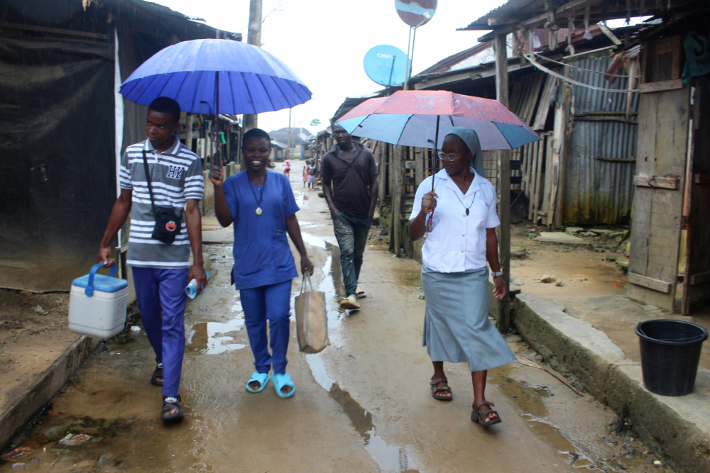 Sr. Janefrances Ihekuna and her team on a rainy day Sr. Janefrances Ihekuna and her team during a free malaria, HIV and syphilis test on a rainy day in Torugbene.