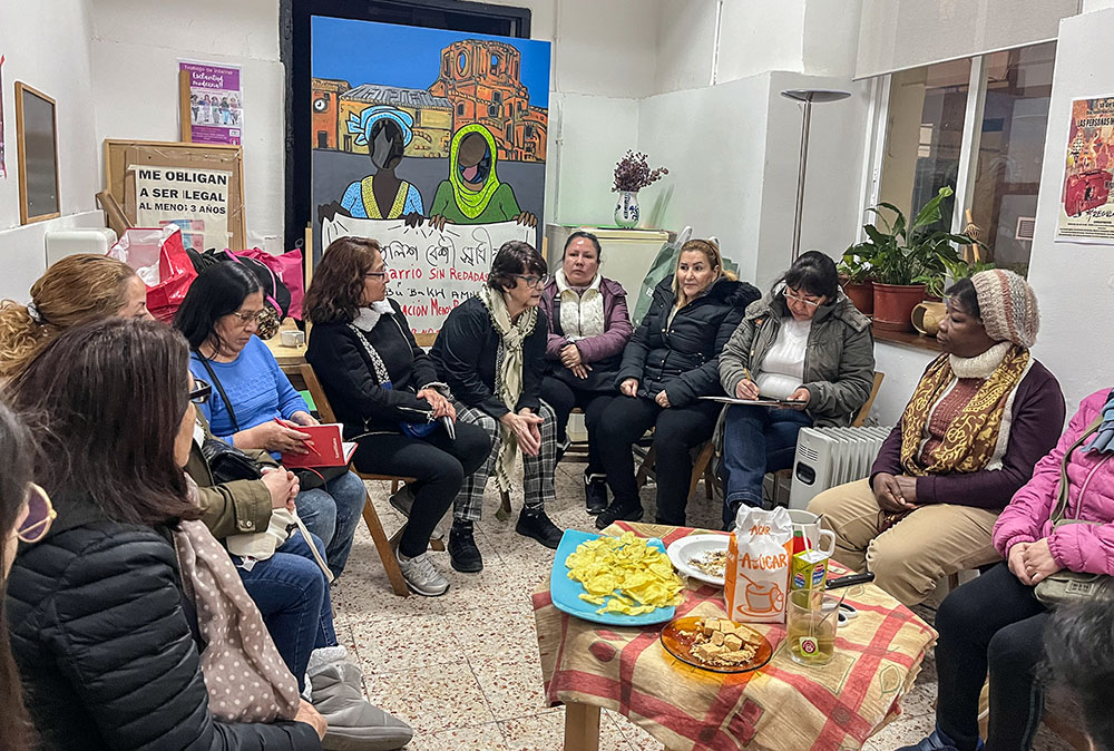 Women involved with the Territorio Doméstico association meet with Sr. Pepa Torres in January. (Luis Donaldo González)