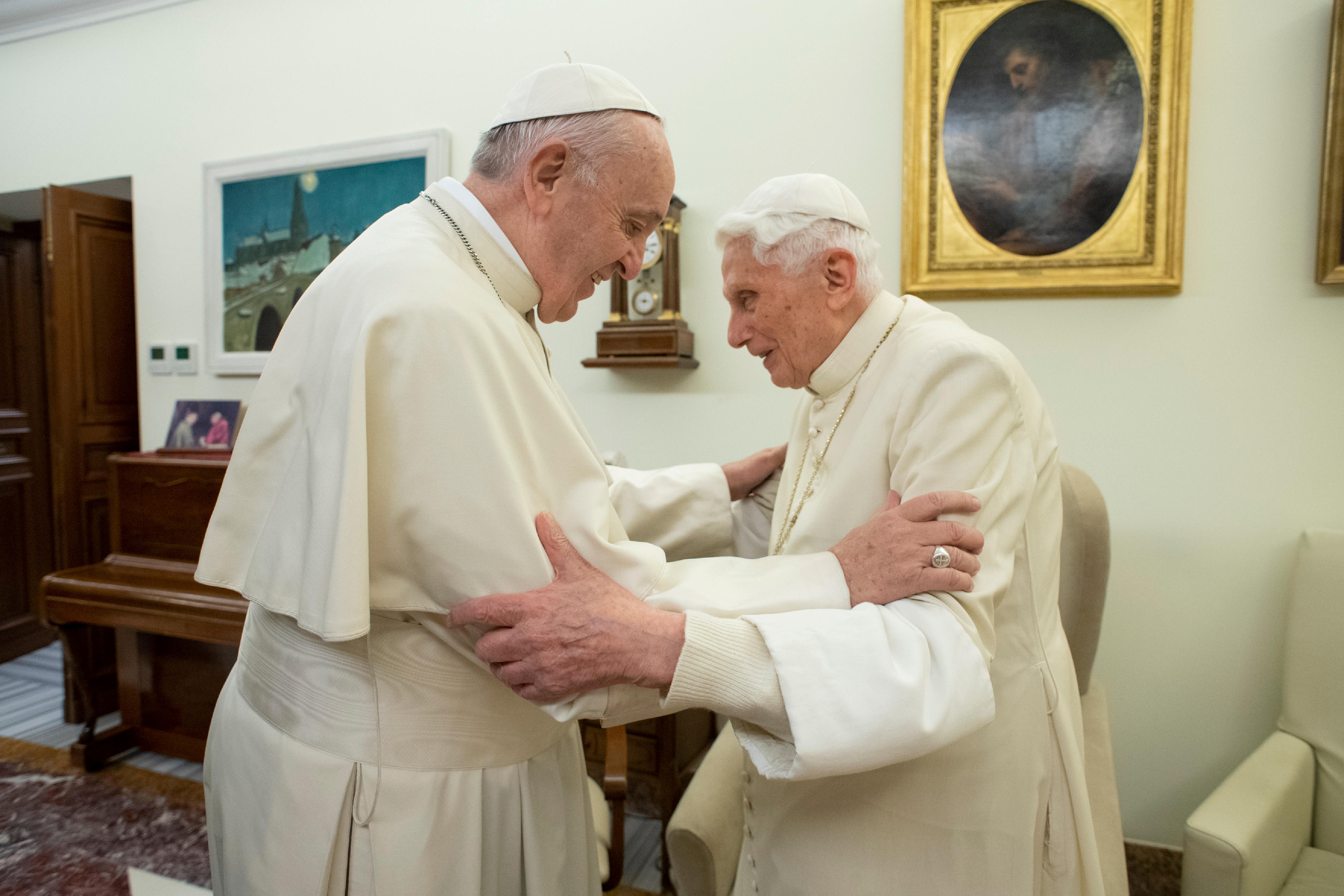 Pope Francis visits retired Pope Benedict