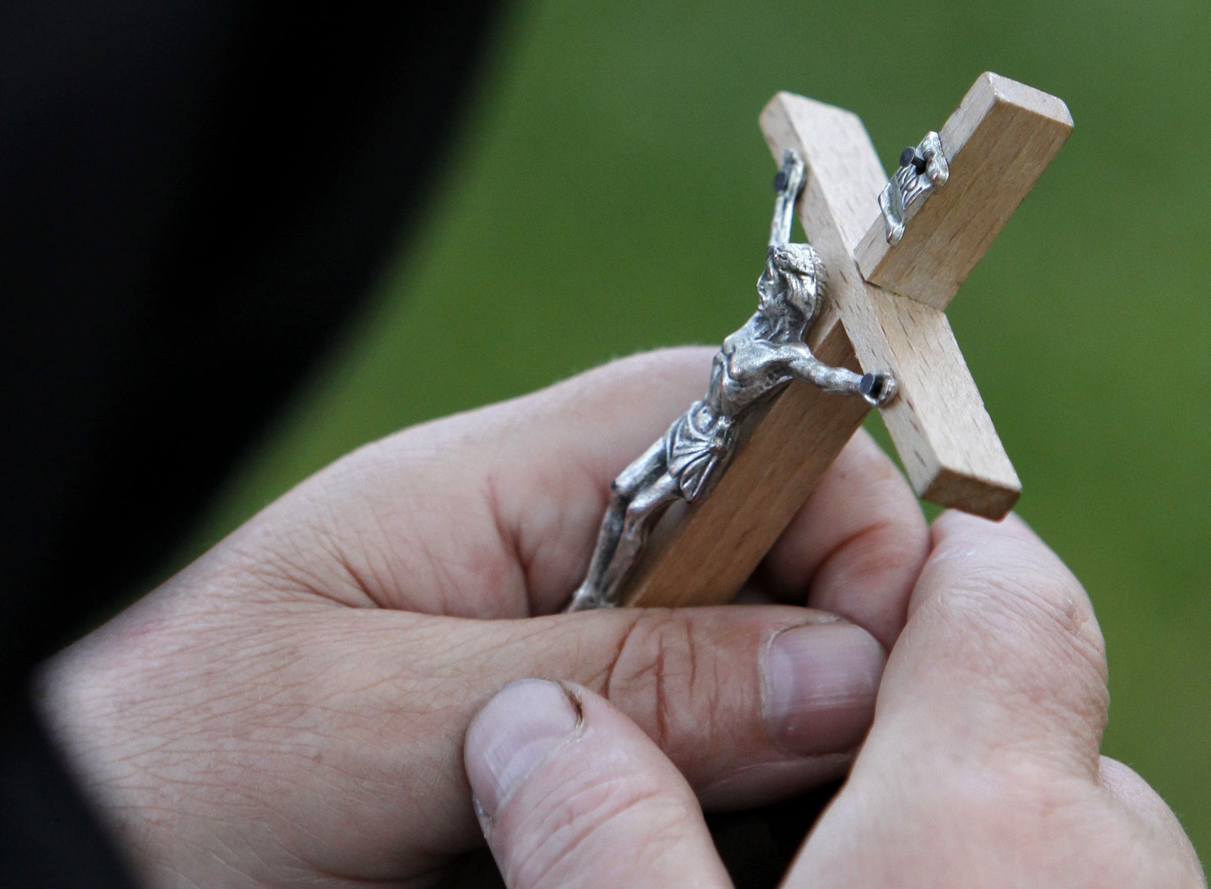 hands holding crucifix