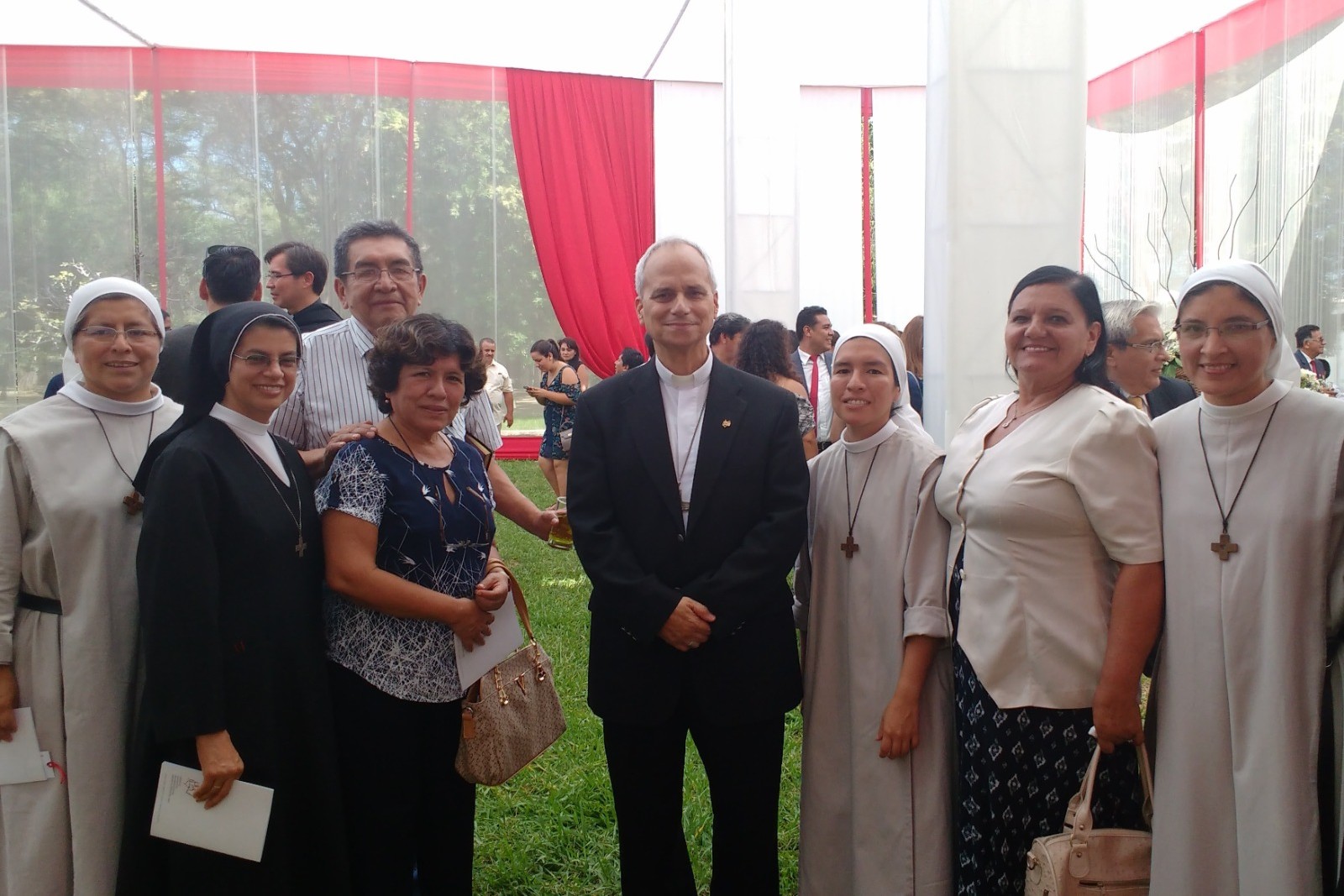 Encuentro de Robert Prevost Martínez con las Hermanas Agustinas cuando era prior general  de la Orden de San Agustín durante una celebración agustina en Chiclayo, Perú. (Foto: cortesía Marlene Quispe, OSA)