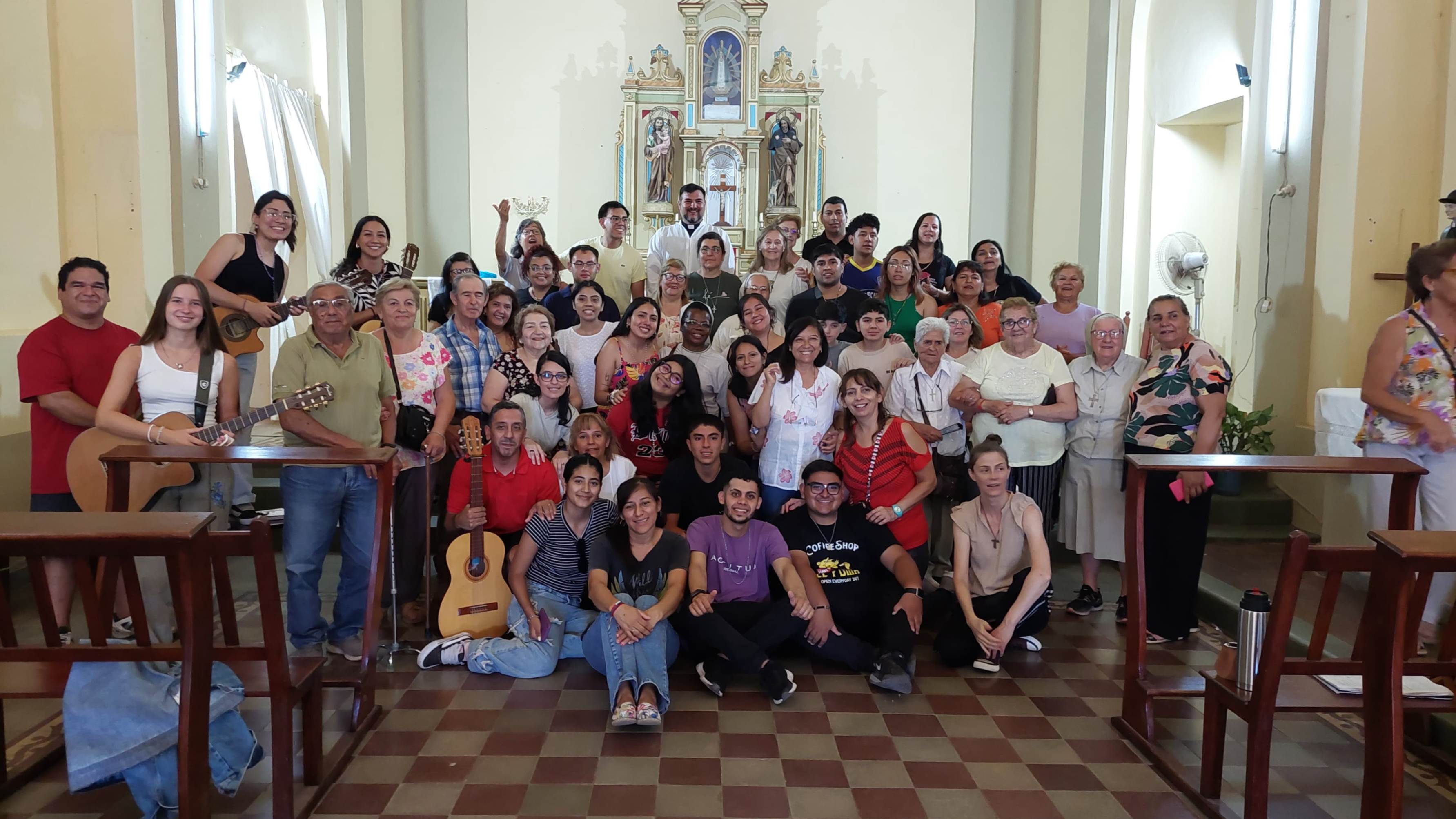 On Feb. 2, 2025, Sunday Mass was celebrated at Our Lady of Luján Parish, in Media Naranja, with the participation of the missionaries, members of the community and Fr. Gustavo Orellana. During the celebration, the Day of Consecrated Life was also commemorated. (Courtesy of Luis Prado)