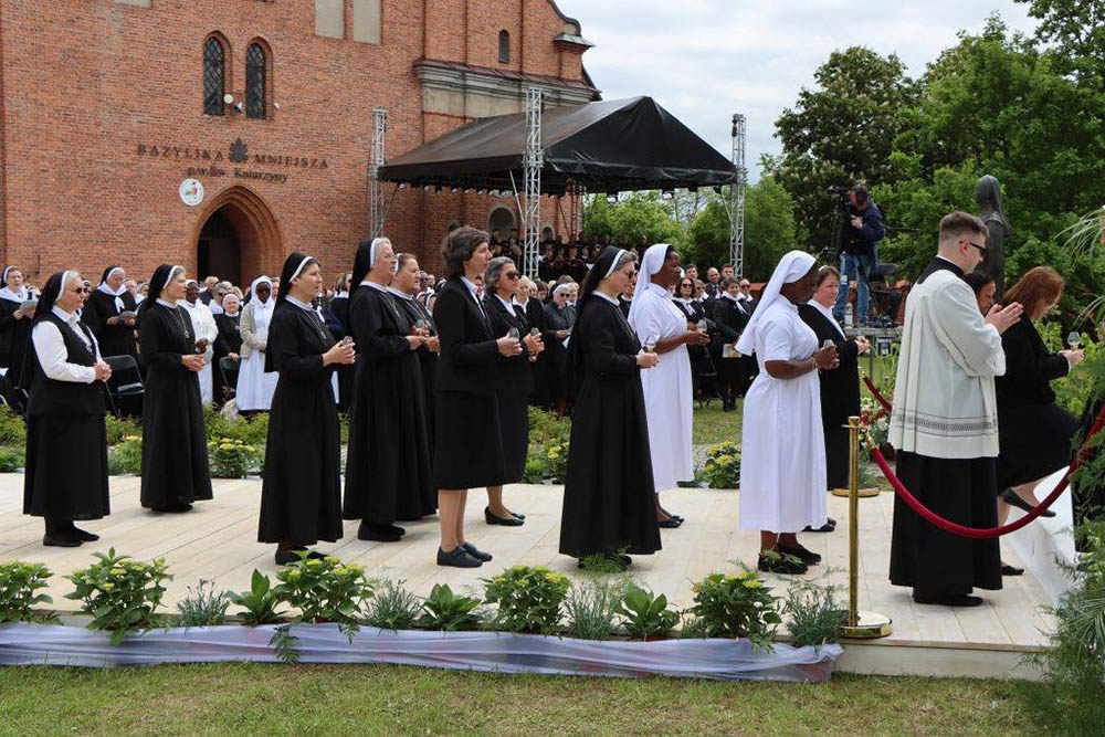 Nuns and others attend a ceremony on May 31, 2025, in Braniewo, Poland, as the church beatifies 15 nuns from the Congregation of St. Catherine Virgin and Martyr, martyred in 1945. (OSV News/Courtesy of Polish bishops' conference)