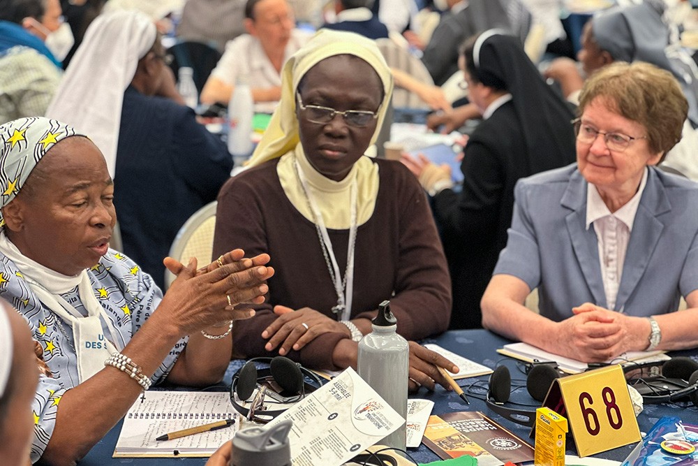 El informe recientemente publicado por la Unión Internacional de Superioras Generales (UISG) traza un camino para la vida religiosa hasta 2031. En la plenaria de este año, las hermanas participaron en conversaciones sinodales en homenaje y continuidad del Concilio Vaticano II y del papado de Francisco. (Foto: GSR/Soli Salgado).