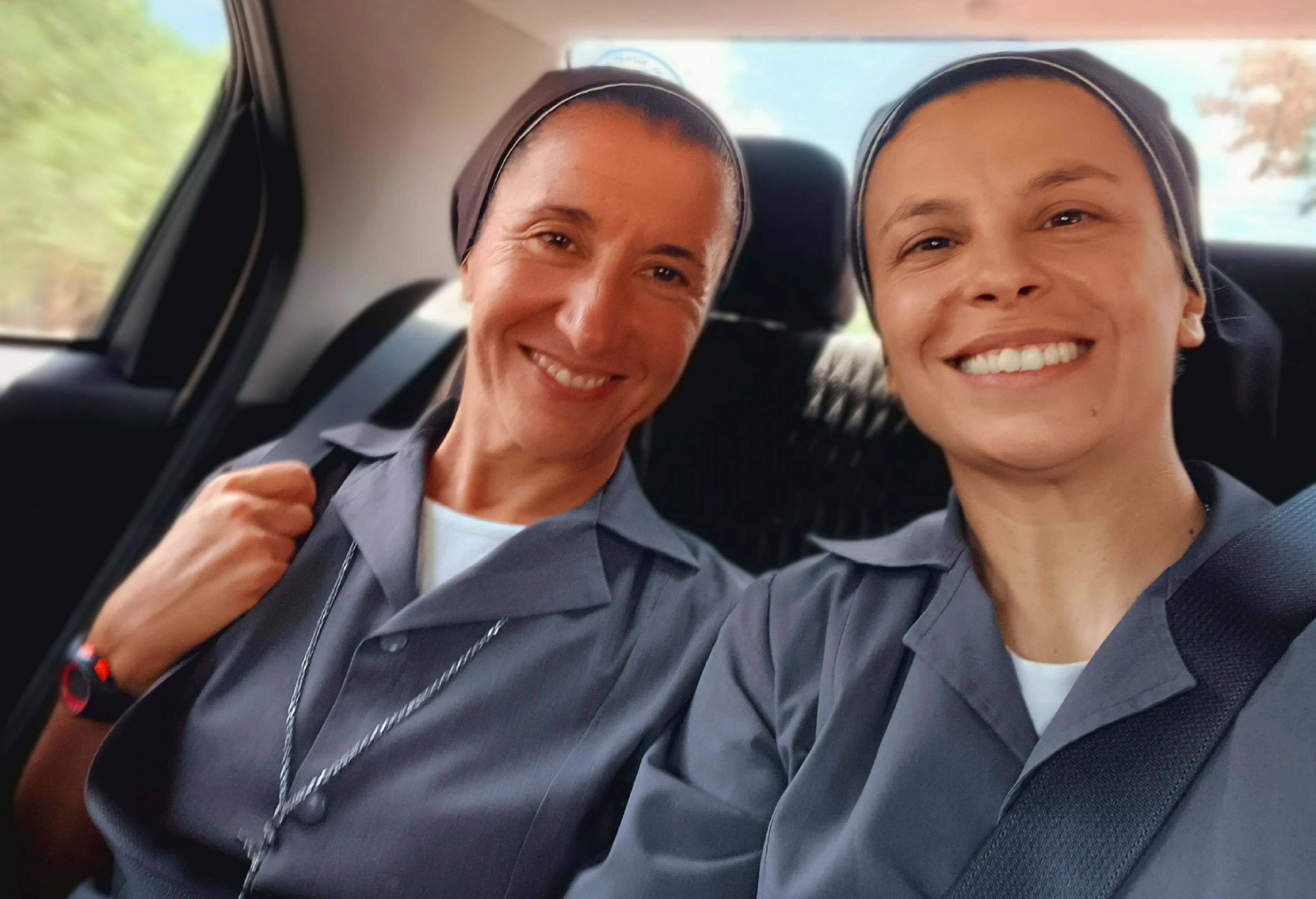 Hna. Mariana Beatriz Ruiz, izquierda, y Claudia Marina Navarro en Agua de Oro, Argentina, en febrero de 2024. (Foto: cortesía Claudia Navarro)  Hna. Mariana Beatriz Ruiz, izquierda, y Claudia Marina Navarro en Agua de Oro, Argentina, en febrero de 2024. (Foto: cortesía Claudia Navarro)