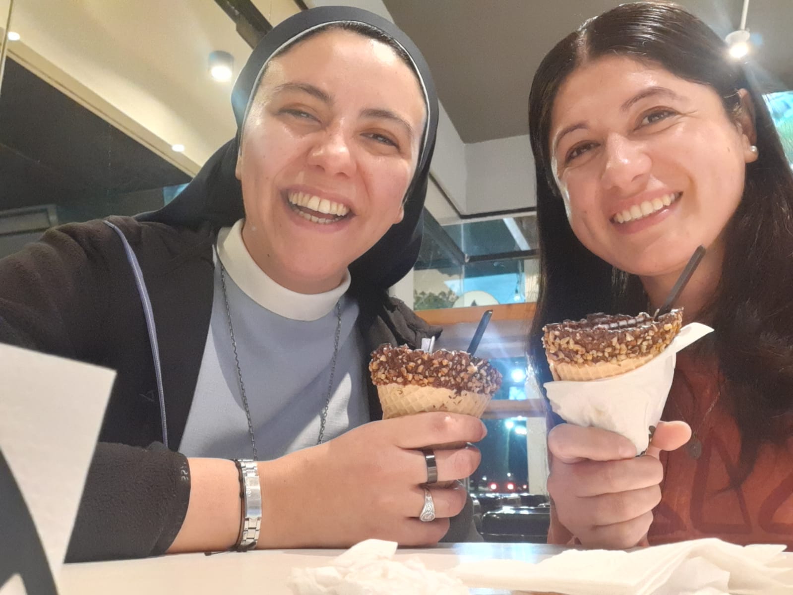 Carolina Lizárraga, izquierda, con Eduarda Negrette en Crespo, entre Ríos, Argentina, en el 2024. (Foto: cortesía de Carolina Lizárraga)  Carolina Lizárraga, izquierda, con Eduarda Negrette en Crespo, entre Ríos, Argentina, en el 2024. (Foto: cortesía de Carolina Lizárraga)