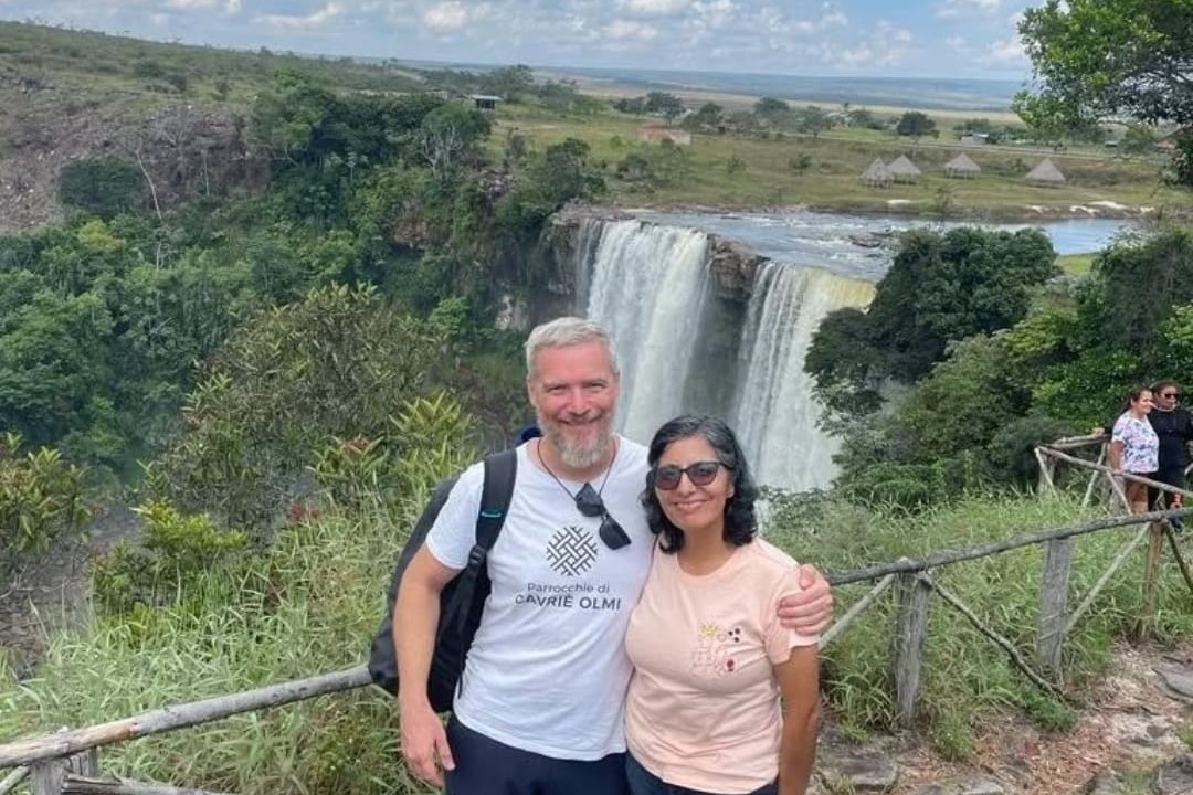 Edy Savietto y Yolanda Olivera en la catarata Salto Kamá, en Santa Elena, Venezuela, el 31 de octubre de 2023. (Foto: cortesía Yolanda Olivera) Edy Savietto y Yolanda Olivera en la catarata Salto Kamá, en Santa Elena, Venezuela, el 31 de octubre de 2023. (Foto: cortesía Yolanda Olivera)