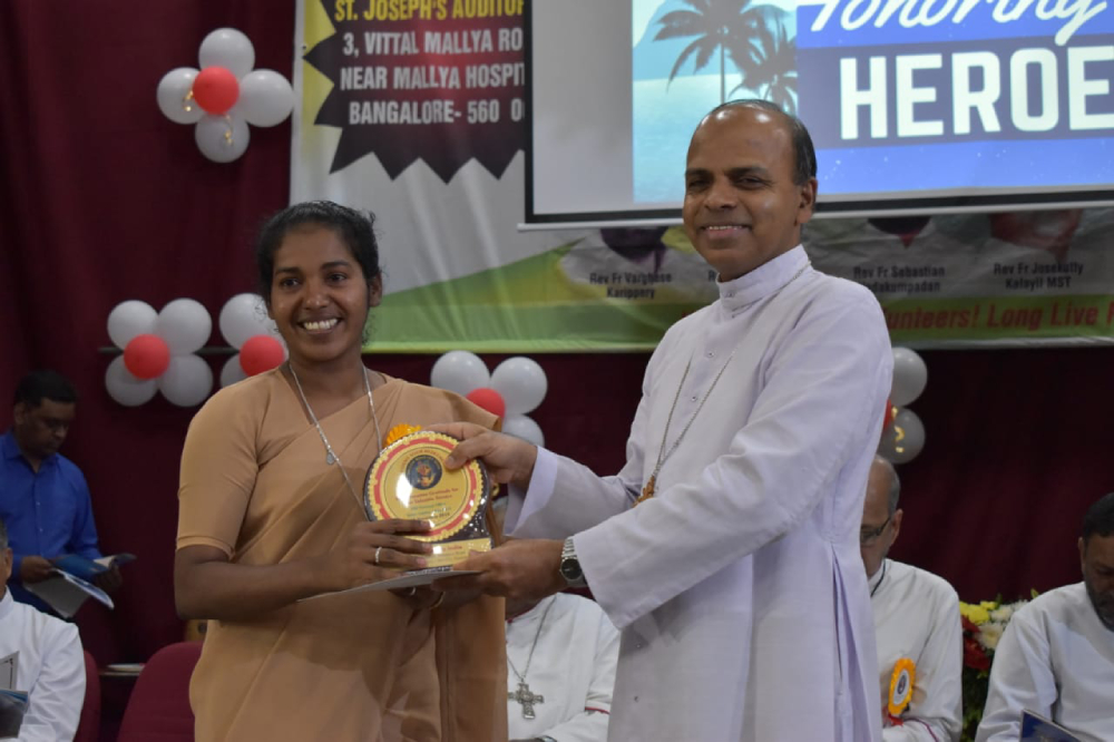 Bishop Joseph Pulickal of Kanjirapally honors Sr. Lini Sheeja Bishop Joseph Pulickal of Kanjirapally honors Sr. Lini Sheeja for her service to the Prison Ministry of India in 2019 during their silver jubilee celebrations at its national office in Bengaluru. (Courtesy of Sr. Lini Sheeja)