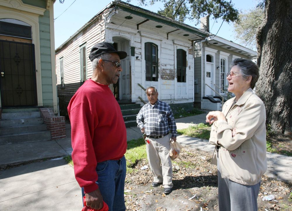 Sr. Vera Butler talks with a New Orleans resident in 2006.