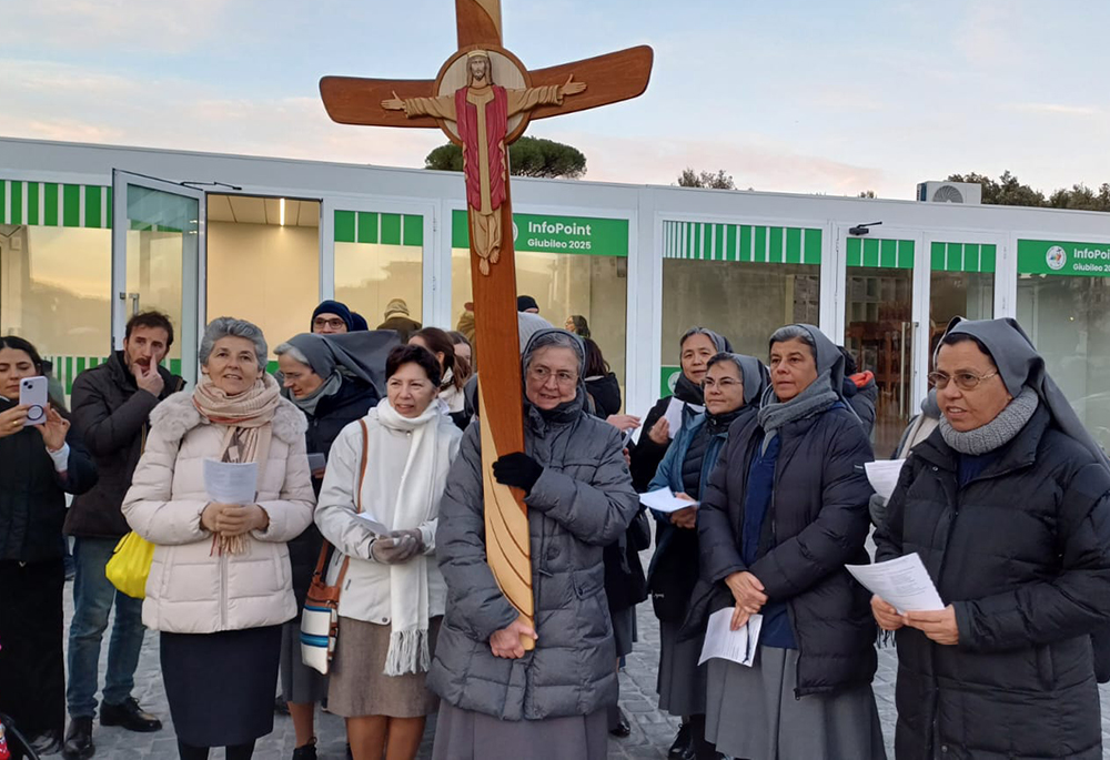 Salesian sisters, including Mother Chiara Cazzuola, making a pilgrimage to the Holy Door in St. Peter’s Basilica in December 2024 (©Istituto Figlie di Maria Ausiliatrice)