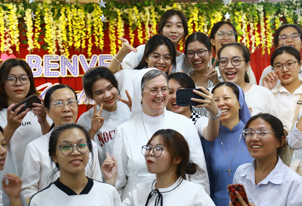 Mother Chiara Cazzuola meets with students at a university residence in Vietnam in 2025. (©Istituto Figlie di Maria Ausiliatrice)