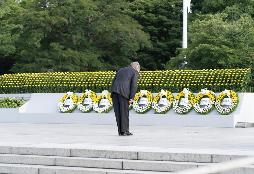 U.N. Secretary-General António Guterres pays homage to victims of the atomic bombs during an Aug. 6 ceremony at the Peace Memorial Museum in Hiroshima during his trip to Japan reiterating his call to urgently eliminate stockpiles of nuclear weapons. (UN) U.N. Secretary-General António Guterres pays homage to victims of the atomic bombs during an Aug. 6 ceremony at the Peace Memorial Museum in Hiroshima during his trip to Japan reiterating his call to urgently eliminate stockpiles of nuclear weapons. (UN)