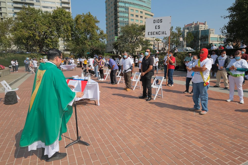 Catholics in San Francisco attend an outdoor Mass during a "Free the Mass" demonstration Sept. 20.(CNS/San Francisco Archdiocese/Dennis Callahan) Catholics in San Francisco attend an outdoor Mass during a "Free the Mass" demonstration Sept. 20.(CNS/San Francisco Archdiocese/Dennis Callahan)