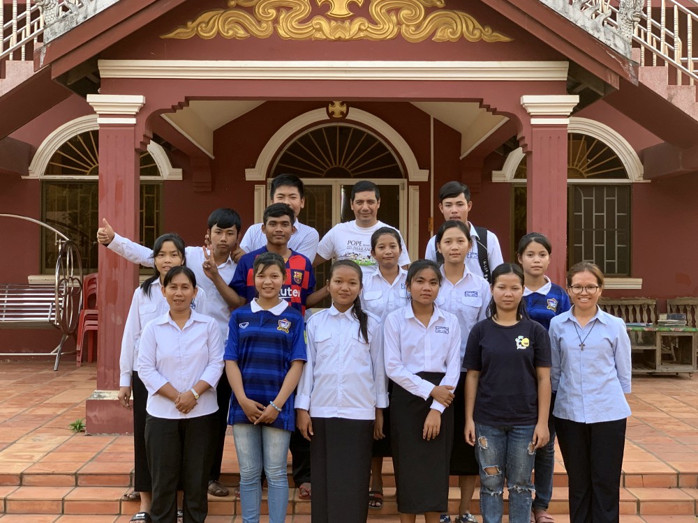 Fr. Father Ivan Campaña (center back row), Sr. Sokny Nheb (front left ) and Sr. Hill Pen (front right) with young adults in front of the church in Stung Treng, Cambodia (Akarath Soukhaphon) Fr. Father Ivan Campaña (center back row), Sr. Sokny Nheb (front left ) and Sr. Hill Pen (front right) with young adults in front of the church in Stung Treng, Cambodia (Akarath Soukhaphon)