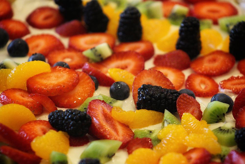Image of fruit salad (Unsplash/Joshua Hoehne)