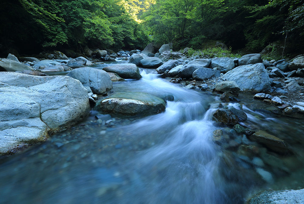 Stream photo illustration (Unsplash/kazuend)