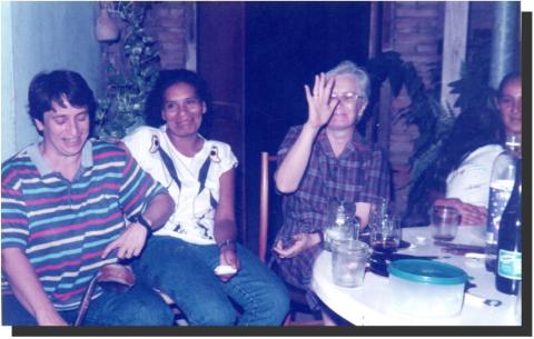 Hnas. de la Compañía de María: Clotilde Champertier y María Jesús Andueza en 2000. En el medio de ambas, una mujer Pilagá: Cipriana (Nolé). Hnas. de la Compañía de María: Clotilde Champertier y María Jesús Andueza en 2000. En el medio de ambas, una mujer Pilagá: Cipriana (Nolé).