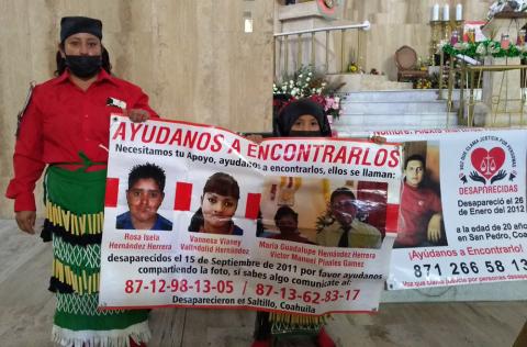 Carteles con fotografías de familiares de desaparecidos en México son mostrados en la peregrinación diocesana de los colectivos de justicia la Iglesia de Nuestra Señora de Guadalupe en Torreón. Carteles con fotografías de familiares de desaparecidos en México son mostrados en la peregrinación diocesana de los colectivos de justicia la Iglesia de Nuestra Señora de Guadalupe en Torreón, eel 2022 de diciembre. (Foto: cortesía Mariana Olivo Espinoza)