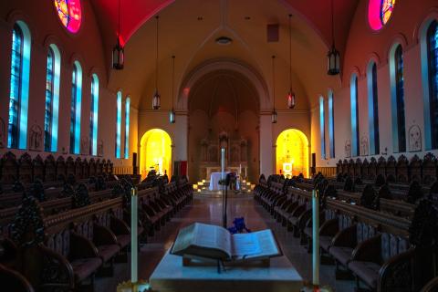 Capilla Monasterio Santa Escolástica  Capilla de Santa Escolástica, Monasterio Benedictino de Santa Escolástica en Atchison, Kansas, EE. UU. (Foto: Helga Leija)
