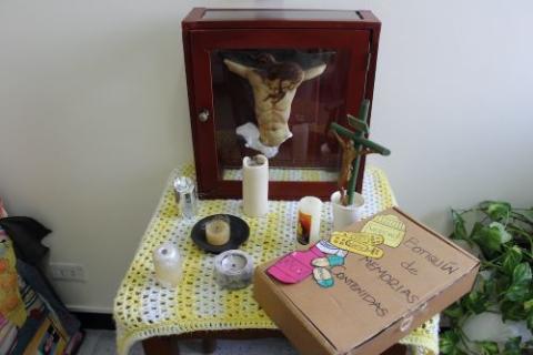 A "botiquín de memorias contenidas," a symbolic first-aid kit   A "botiquín de memorias contenidas," a symbolic first-aid kit